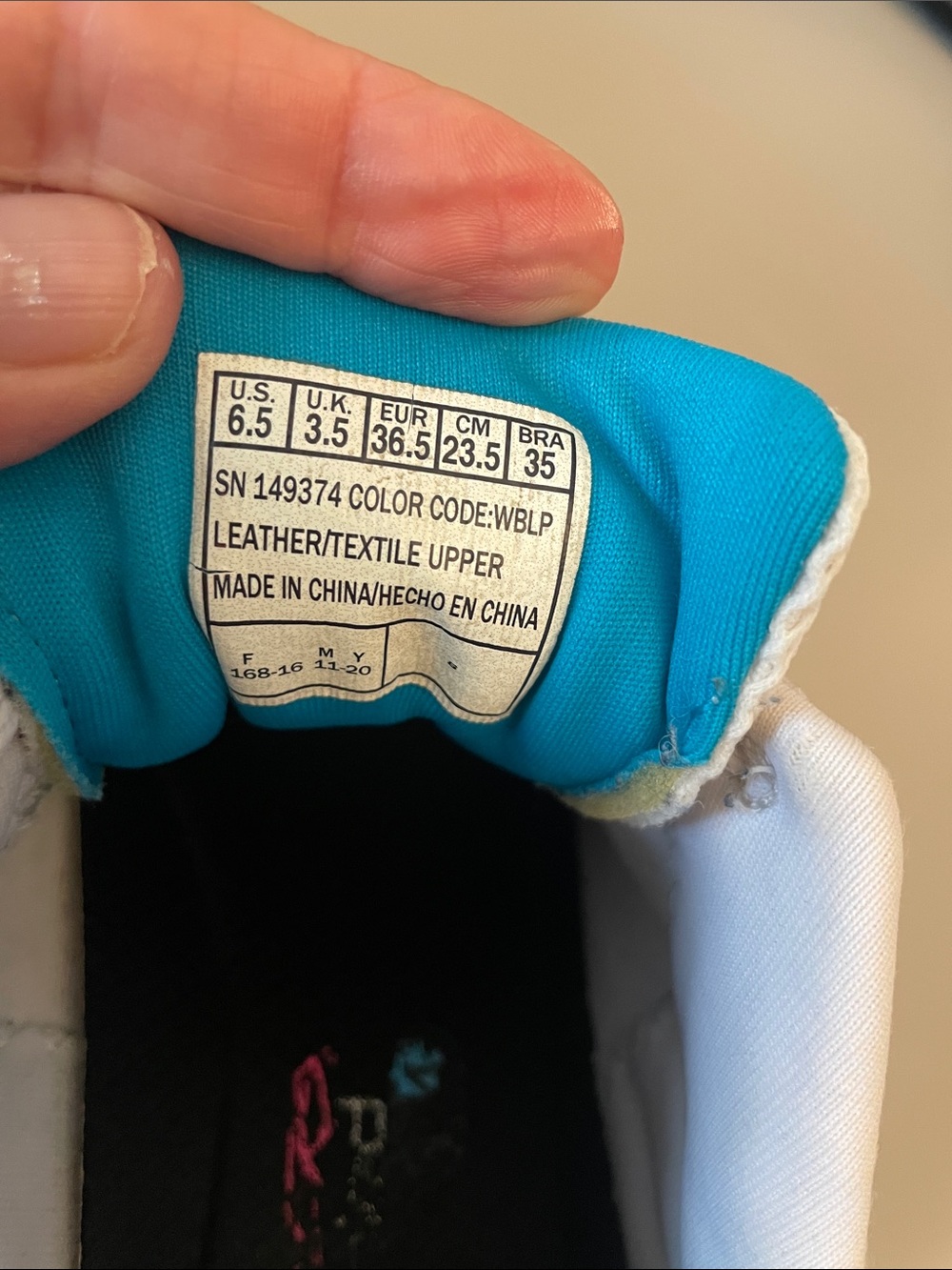 Sneakers - Picture 6 of 7